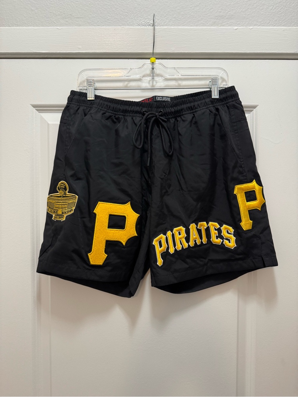 Pro Standard Pittsburgh Pirates Embroidered Shorts